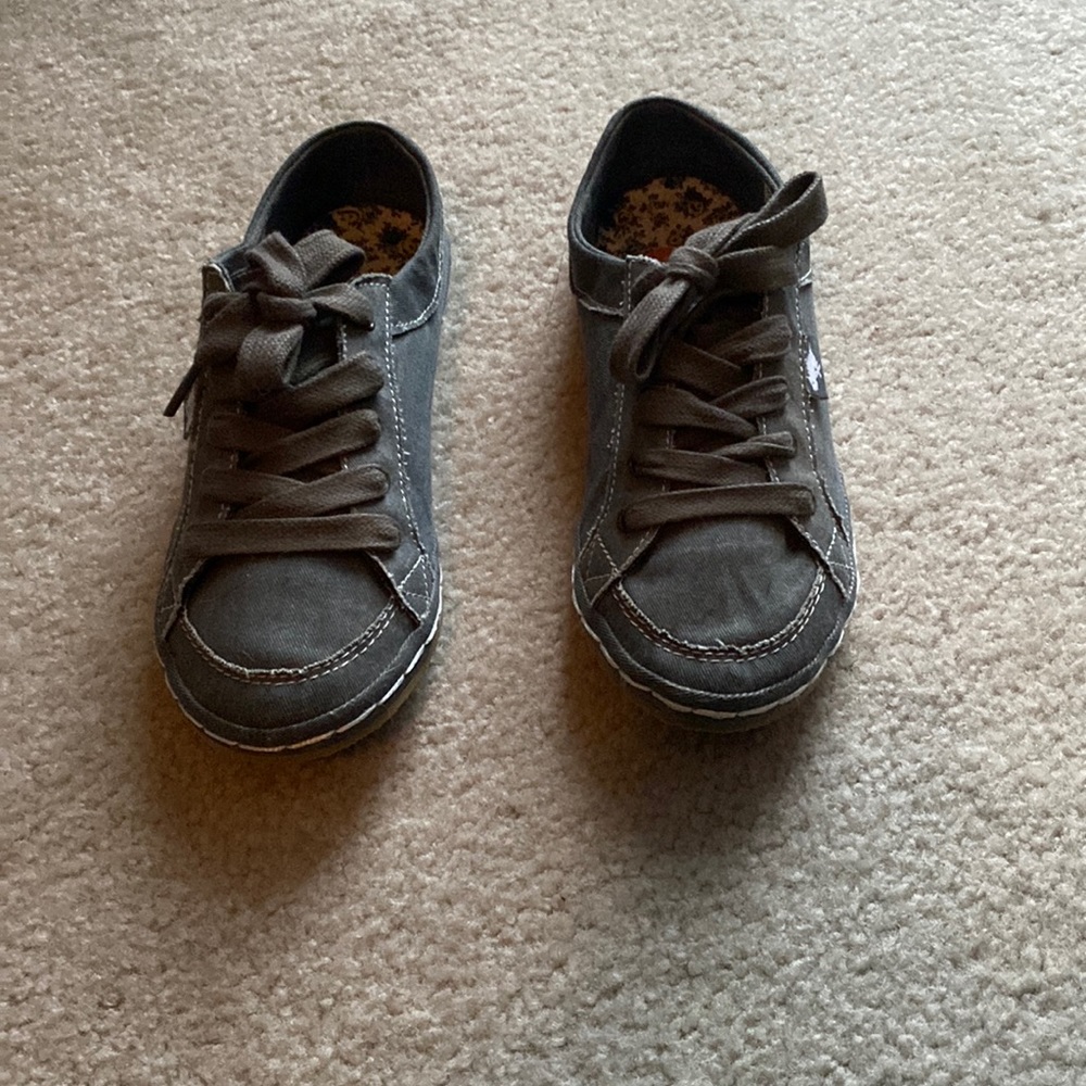 New womens Rocket Dog shoes 6